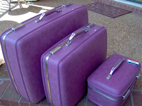 old american tourister luggage value.